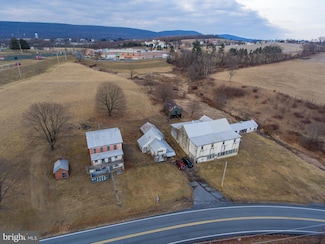 801 Windsor Castle Rd, Hamburg, PA 19526