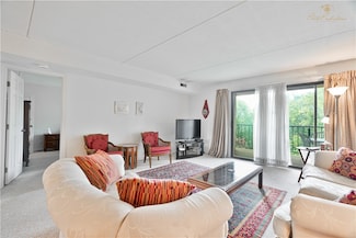 650 E Greenwich Ave Unit 6-404, West Warwick, RI 02893