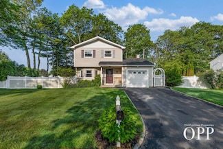 36 Memorial Blvd, East Moriches, NY 11940