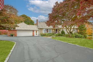 25 Fountain Dr, Valhalla, NY 10595