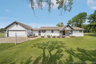 9025 N 156 Rd, Beggs, OK 74421