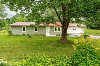 18845 Chillicothe Rd, Chagrin Falls, OH 44023