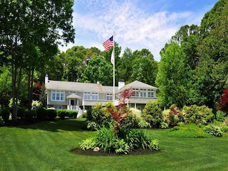 142 Fleetwood Dr, Saunderstown, RI 02874