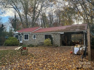 1159 Sulphur Springs Rd, Waynesville, NC 28786