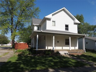 401 S 3rd St, Altamont, IL 62411