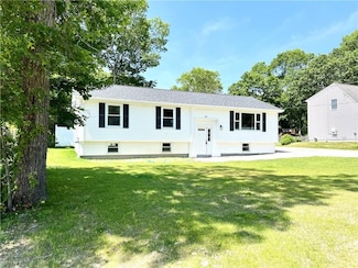 137 Crandall Rd, Tiverton, RI 02878