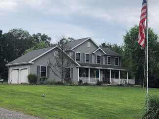 55 Smiths Pond Rd, Dallas, PA 18612