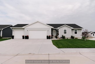 539 Little Bluestem Dr S, Grand Island, NE 68803