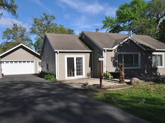 2912 N Magellan Dr, McHenry, IL 60051