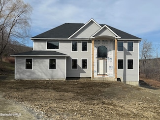 8 Northbrook Ln, Pittsfield, MA 01201