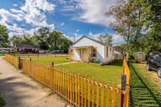 607 N Locust St, Buffalo, MO 65622