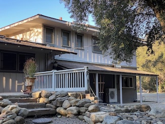 1073 Shippee Ln, Ojai, CA 93023