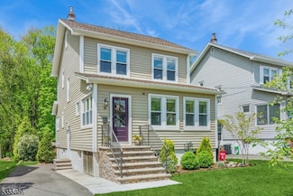 30 Dougal Ave, Livingston, NJ 07039
