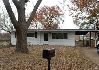 1735 Emery Dr, Saint Louis, MO 63136