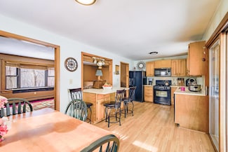 43 Cross St, Rockport, ME 04856