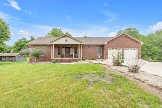 1440 White Dr, Lewisburg, TN 37091