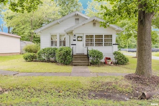 220 S 8th St, Herrin, IL 62948
