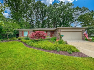 3481 Witherbee Dr, Troy, MI 48084