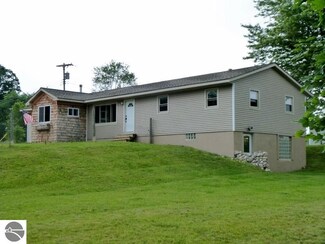 509 N 1st St, Buckley, MI 49620