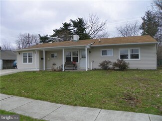 173 Pinewood Dr, Levittown, PA 19054