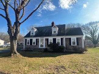 44 Arrowhead Ln, South Dartmouth, MA 02748