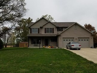802 W High St, Farmer City, IL 61842