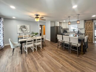 2364 Fairport Rd, Waterford, MI 48329