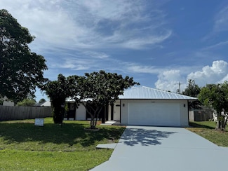 2452 SE Alfonso Ave, Port Saint Lucie, FL 34952