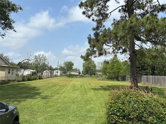 2501 Barbers Hill Rd, Highlands, TX 77562