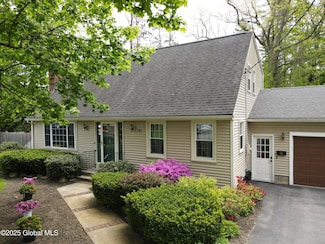 5 Moon Dr, Saratoga Springs, NY 12866