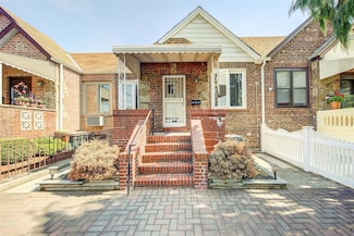 82-91 Caldwell Ave, Flushing, NY 11379
