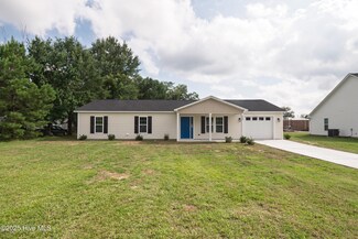 360 Oak St, Roseboro, NC 28382