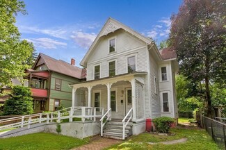 64 Buckingham St, Springfield, MA 01109