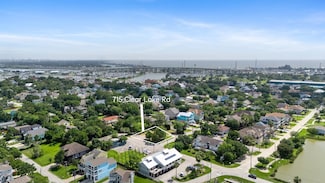 715 Clear Lake Rd, Kemah, TX 77565