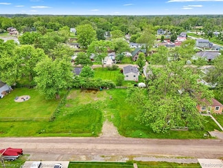 35280 Marcus Dr, Rockwood, MI 48173