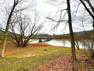 8 River Rd, Barryville, NY 12719