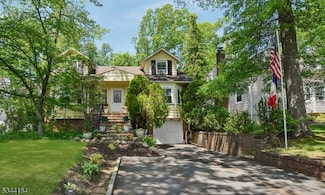 14 Crossbrook Rd, Livingston, NJ 07039