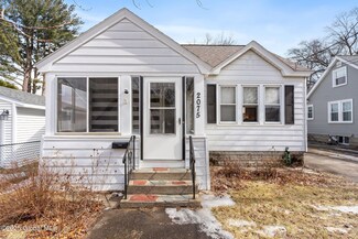 2075 Curry Rd, Schenectady, NY 12303