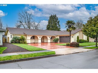 2910 Chuckanut St, Eugene, OR 97408