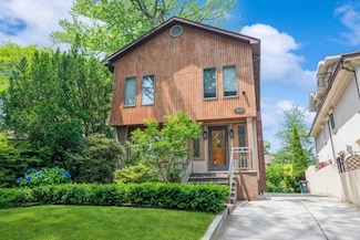 19615 Como Ave, Hollis, NY 11423