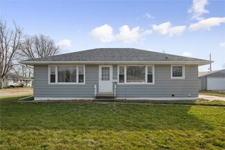 449 24th St NW, Cedar Rapids, IA 52405