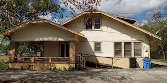 202 E Pine St, Seguin, TX 78155