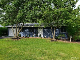 1 Stanworth Rd, Kendall Park, NJ 08824