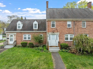 23 Cedar St, Newmarket, NH 03857