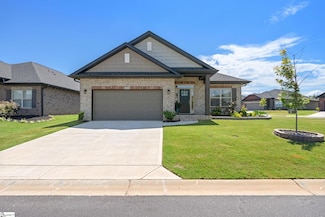 2 Woodcross Dr, Simpsonville, SC 29681