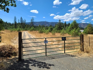 1502 Laurel Rd, Cave Junction, OR 97523
