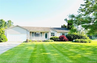 2525 Torrey Grove Ct, Fenton, MI 48430