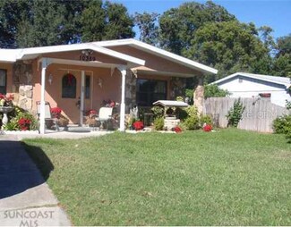 10389 Kumquat Ln, Seminole, FL 33772