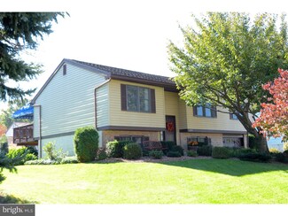 1034 Hickory Ln, Reading, PA 19606