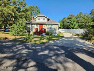 502 Godfrey Lake Dr, Brick, NJ 08724